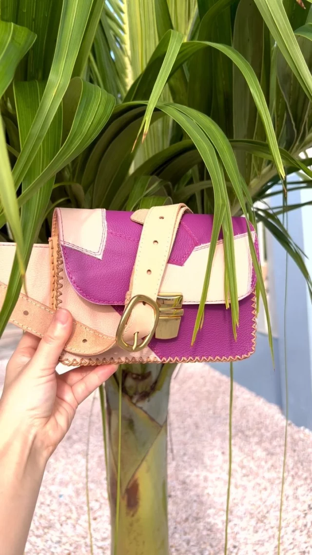☀️ winter holiday ready ☀️

the cross your heart bag is here for your next getaway

available on fadomadeco.com
 
 
 
 
 
#leatherthatweathersasmile #handstitchedleather #slowfashionbrand #accessoriesbrand #sustainablefashion #highendhandmade #smallleathergoods #smallleathergoods #handbagdesigner #personalstyle #luxurybrand #winterholiday