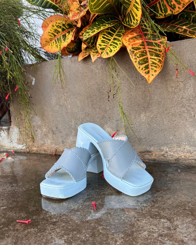 on holiday… 🌴

regular posting will resume next week, but here’s a photo of a pair of shoes I did a repair on to wear while on vacation 💙

any orders placed this week will ship next week, thank you for your patience while I enjoy another week away

#leatherthatweathersasmile #leathersandals #shoerepair #handstitchedleather #accessoriesdesigner #accessoriesbrand #slowfashionbrand #playfulfashion #vacationmode #arubaonehappyisland #seroecolorado #sannicolas #caribbeanvacation